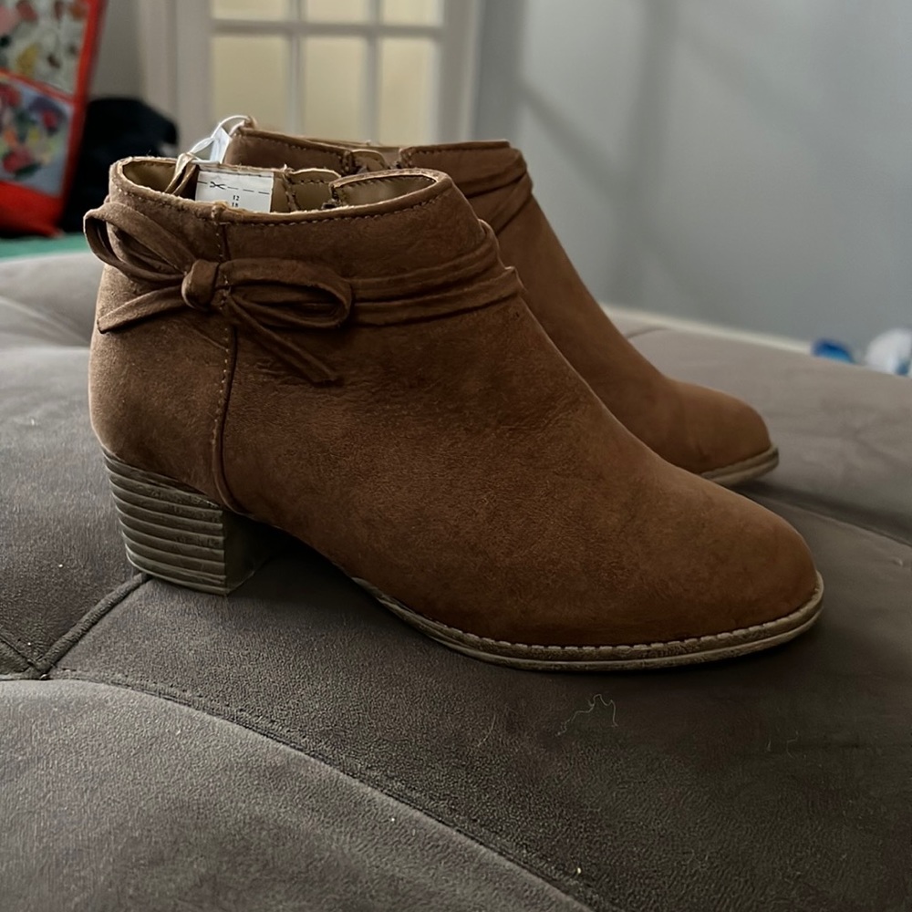 Girls booties